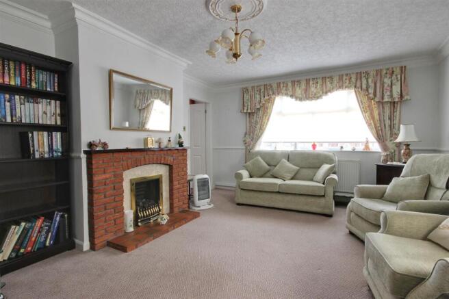 2 bed Detached Bungalow for sale Image 6