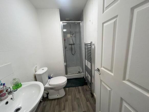16 NRE F1 SHOWER ROOM.jpg