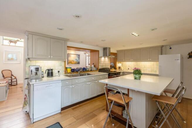 5 bed House for sale Image 5