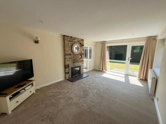 4 bed Detached to rent Image 2