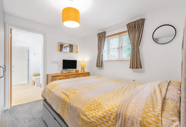 Bedroom 1 En suite