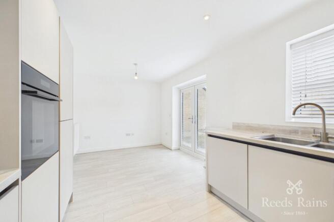 4 bed Semi-Detached for sale Image 4