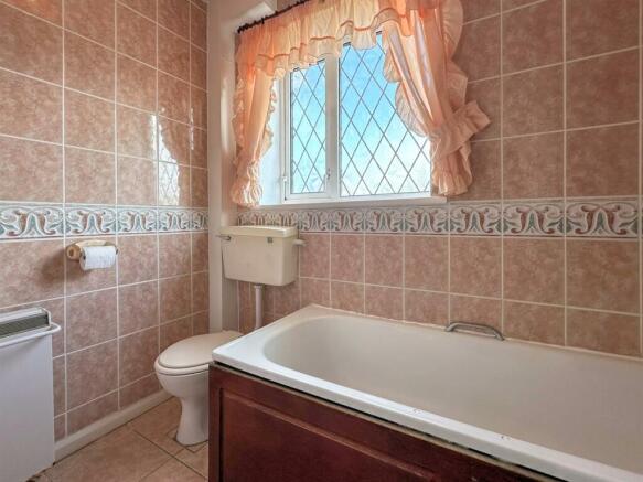 BATHROOM/WC
