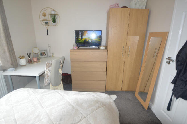 6 bed House to rent Image 6