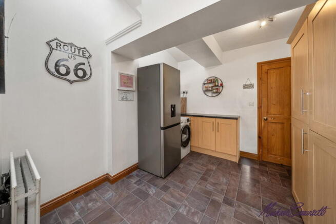 3 bed Semi-Detached for sale Image 9