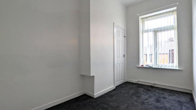 2 bed Terraced to rent Image 5
