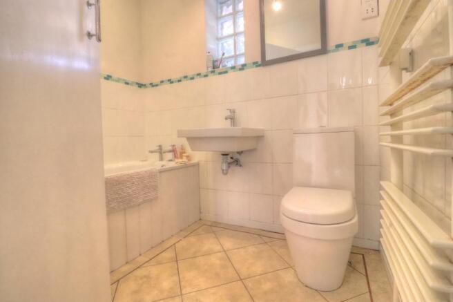 20 Bathroom