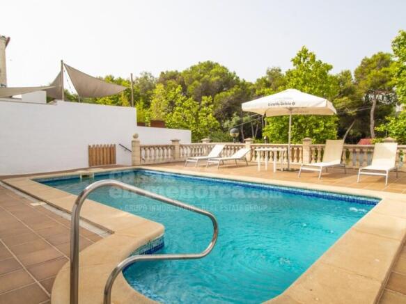 Property with pool in Santander