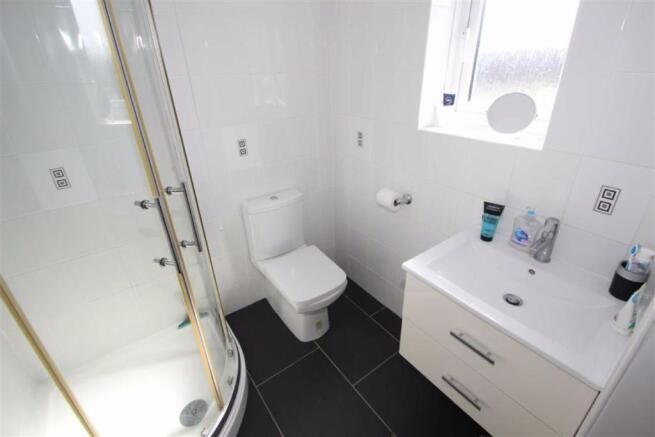 EN SUITE SHOWER ROOM / WC