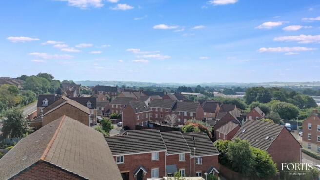 Longacres, Bridgend, CF31 photo 4