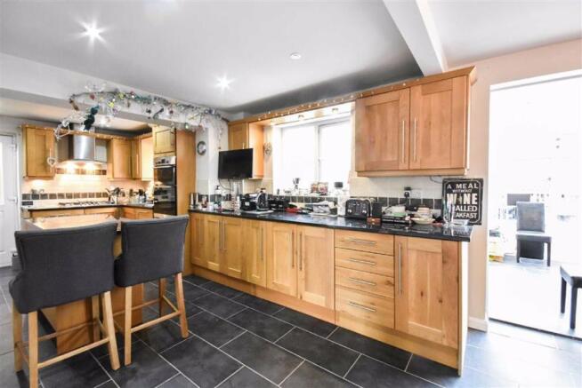 LIVING KITCHEN