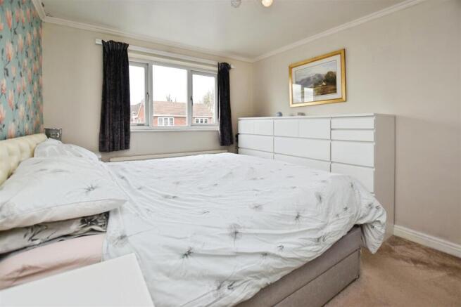 4 bed Semi-Detached for sale Image 12