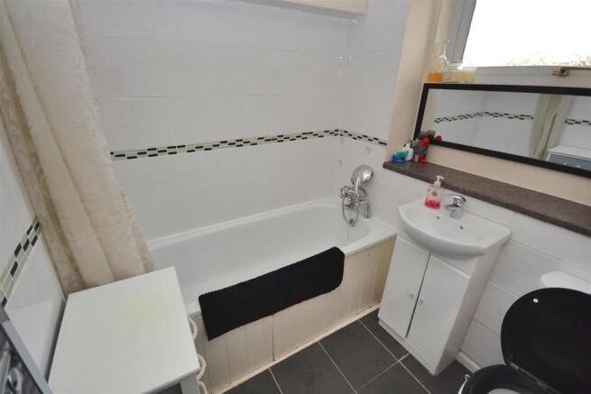 Bathroom (2).jpg