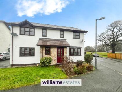 Cae Derwen, Llanferres, Mold