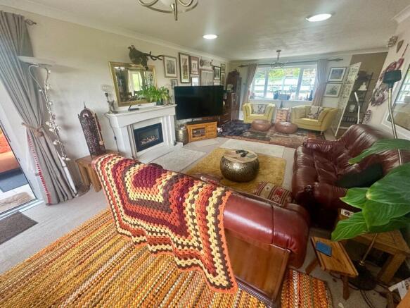 4 bed Detached Bungalow for sale Image 6