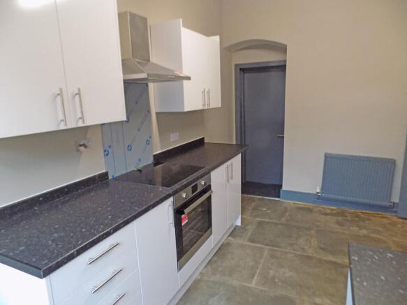 2 bed Apartment to rent Image 4