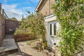 81, Feltham Drive, Frome BA11 5AH