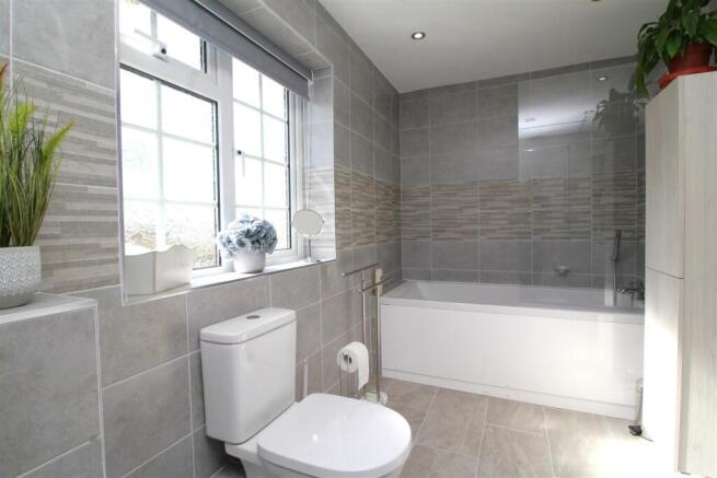 bathroom 2 .JPG