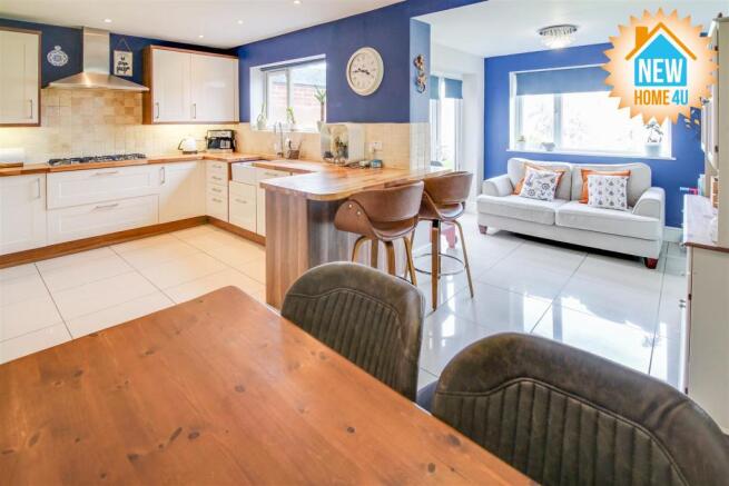 KITCHEN / DINING / DAY ROOM: