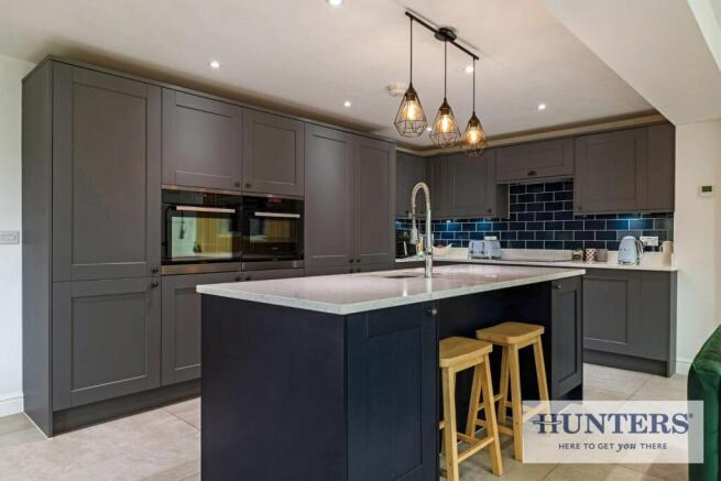4 bed Detached for sale Image 8