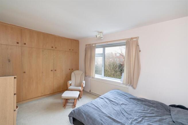 5 bed Semi-Detached for sale Image 9