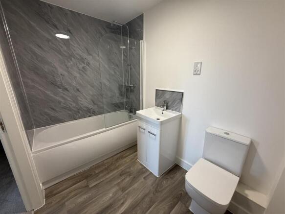 2 bed Apartment to rent Image 7