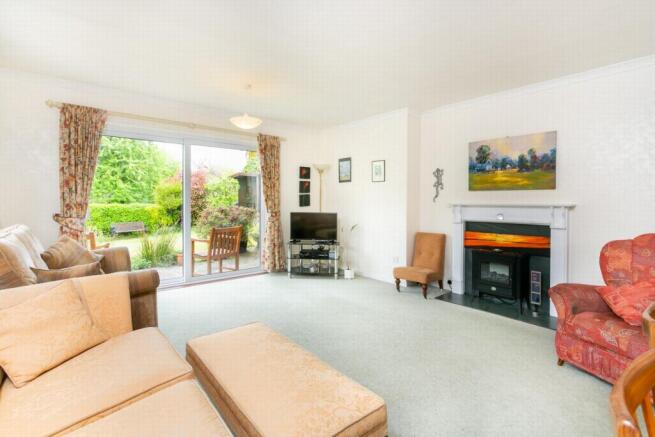 Sitting/dining room
