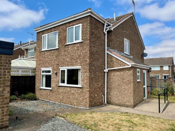 3 bed Semi-Detached for sale Image 12