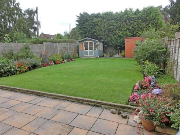 Lynbrook Close 5 Garden2.jpg