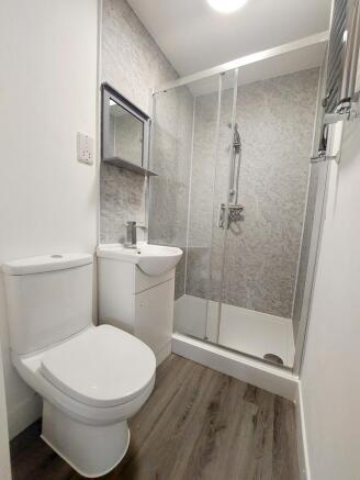 Ensuite With Spacious Shower