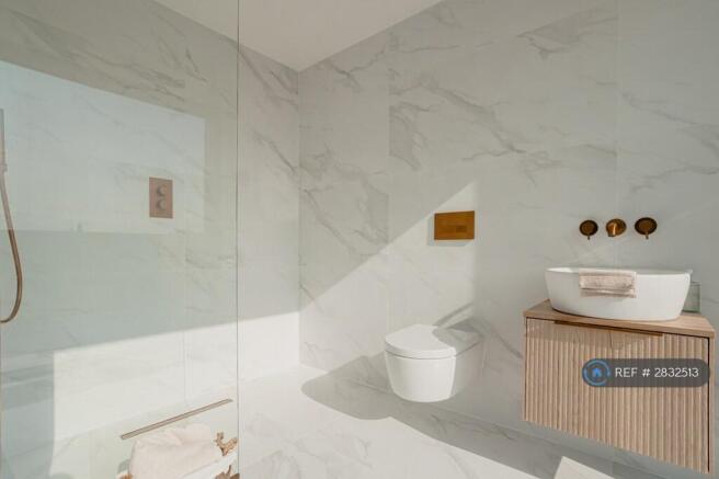 3 bed Penthouse to rent Image 9