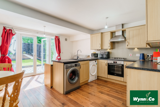 4 bed Town House for sale Image 5