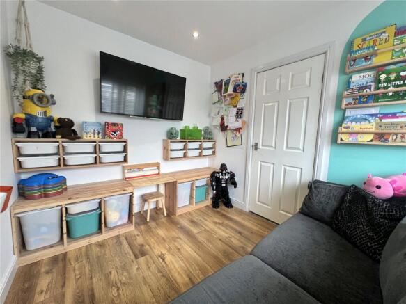 4 bed Detached for sale Image 11