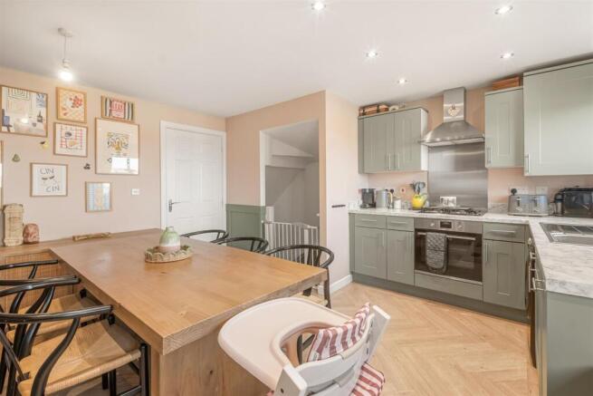 3 bed Semi-Detached for sale Image 5
