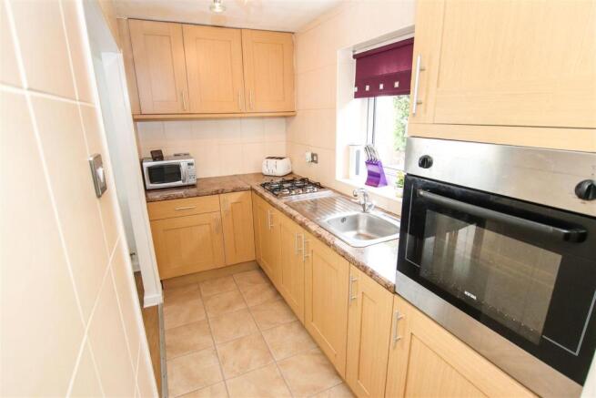 FITTED KITCHEN