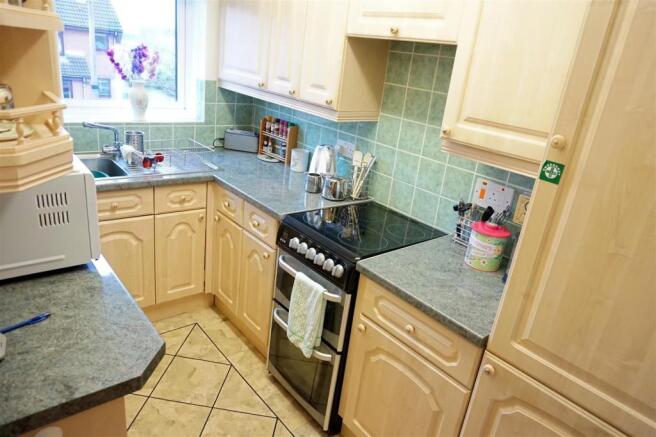 FITTED KITCHEN