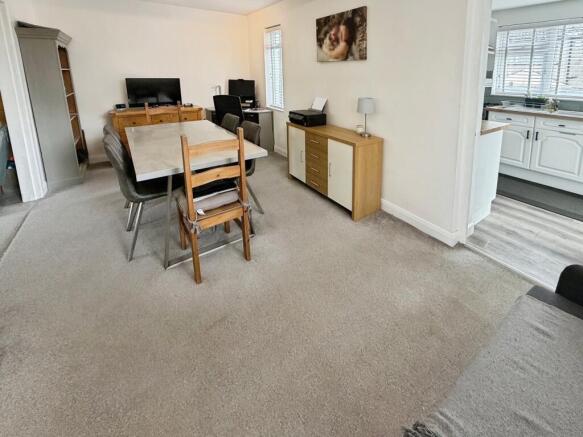 3 bed Semi-Detached for sale Image 6