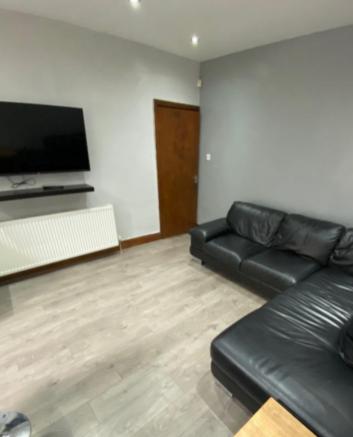 7 bed House to rent Image 10