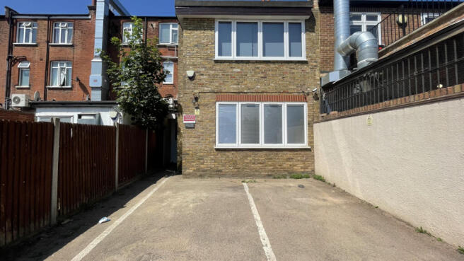 Ground floor Studio Flat