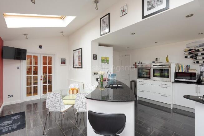 Kitchen/ Breakfast room