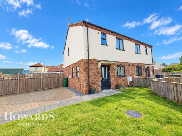 3-bed semi-detached on Rumbold Close, Great Yarmouth, £220,000