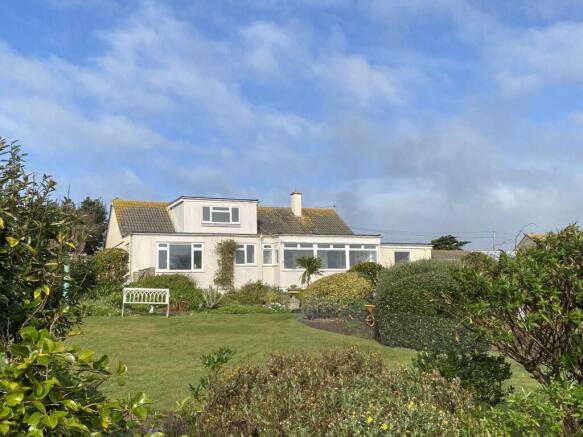 4 Bedroom Bungalow For Sale