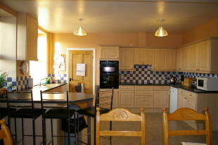 LARGE KITCHEN/DINER
