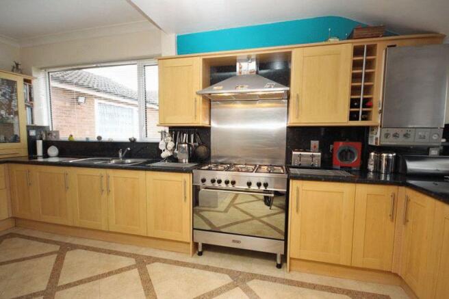 Kitchen photo 3