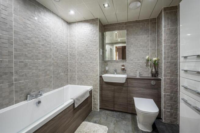 Bathroom (2).jpg