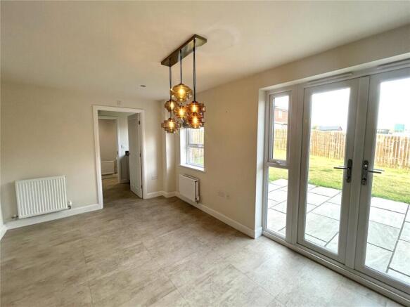 4 bed Detached to rent Image 5