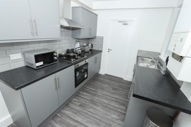 5 bed Terraced to rent Image 4