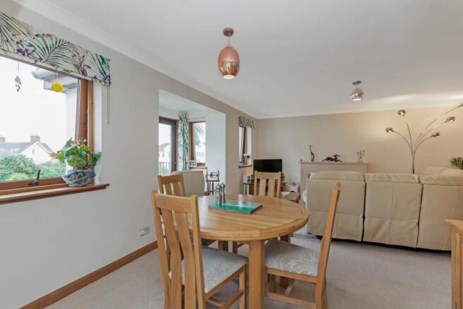 Living Room / Dining