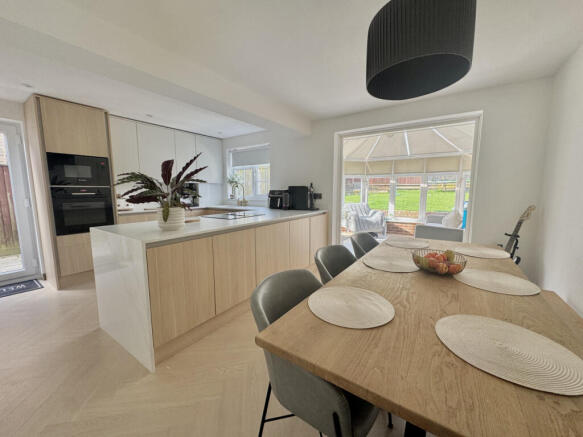 Samber Close, Lymington, Hampshire, SO41 photo 2