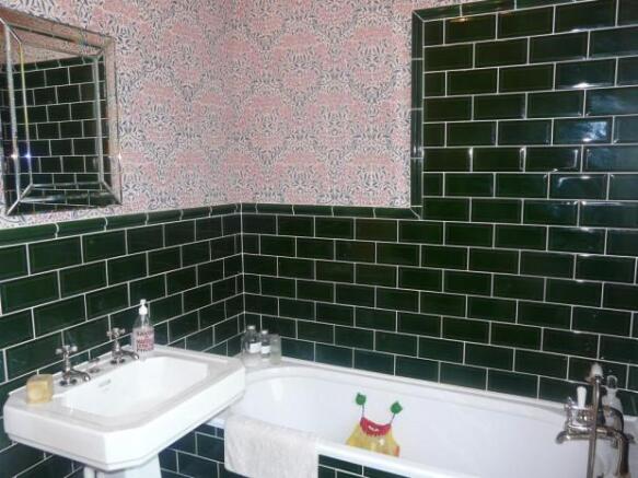 BATHROOM 2
